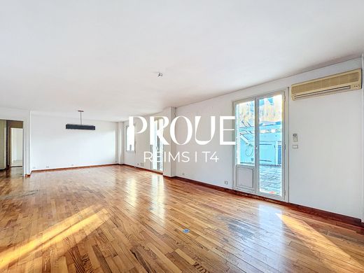 Apartment / Etagenwohnung in Reims, Marne