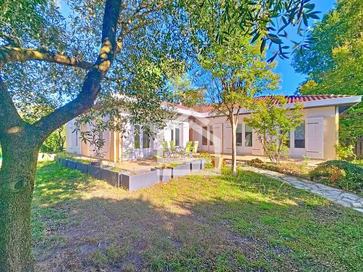 Luxury home in Mérignac, Gironde