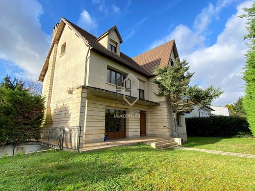 Casa di lusso a Ormesson-sur-Marne, Val-de-Marne