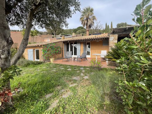 Maison de luxe à La Londe-les-Maures, Var