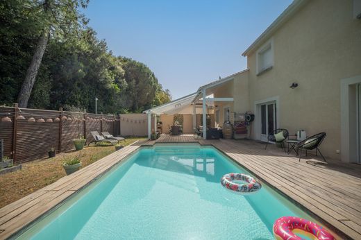 Luxury home in Mérignac, Gironde