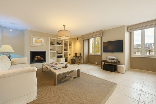 Apartment / Etagenwohnung in Mougins, Alpes-Maritimes