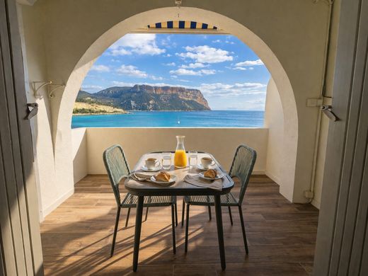 Apartment / Etagenwohnung in Cassis, Bouches-du-Rhône