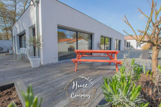 Casa di lusso a Étaules, Charente-Maritime
