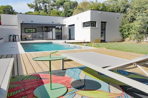 منزل ﻓﻲ Nîmes, Gard