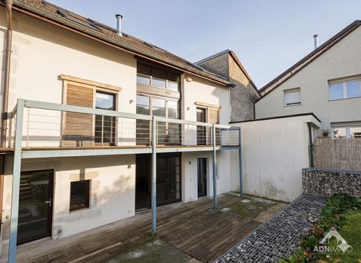 Luxury home in Saint-Genis-Pouilly, Ain