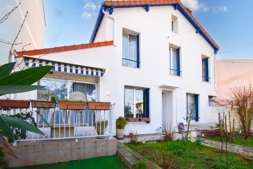 Maison de luxe à Nanterre, Hauts-de-Seine