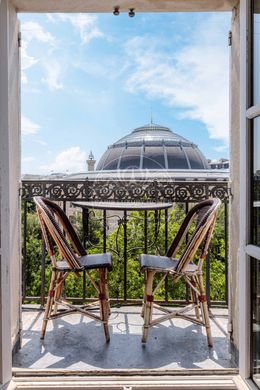 Apartment in Chatelet les Halles, Louvre-Tuileries, Palais Royal, Paris