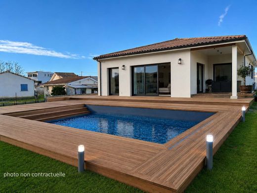 Luxury home in Ludon-Médoc, Gironde