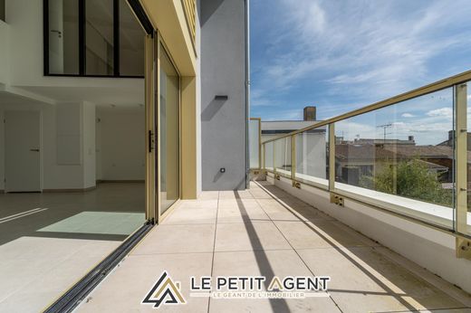 Apartment / Etagenwohnung in Caudéran, Gironde