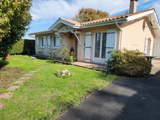 Luxury home in Le Teich, Gironde