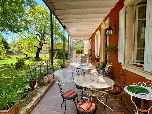 Luxury home in Chusclan, Gard