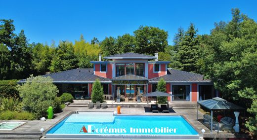 Villa in Bouliac, Gironde