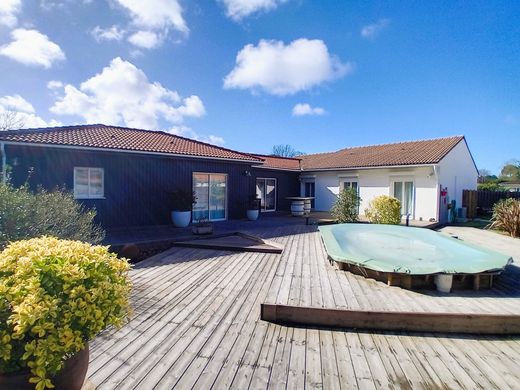 Luxury home in La Teste-de-Buch, Gironde