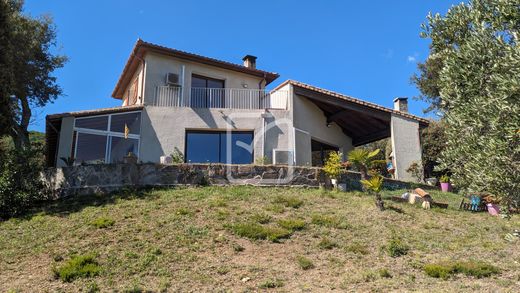 la Roca d'Albera, Pyrénées-Orientalesの高級住宅