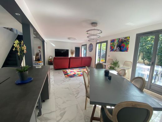 Luxury home in Viry-Châtillon, Essonne