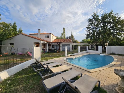 Villa in Maureillas-las-Illas, Pyrénées-Orientales