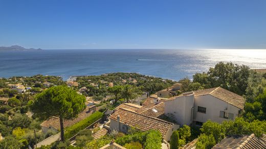 Βίλα σε Roquebrune-sur-Argens, Var