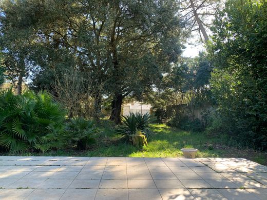 Luxury home in Sainte-Marie-de-Ré, Charente-Maritime