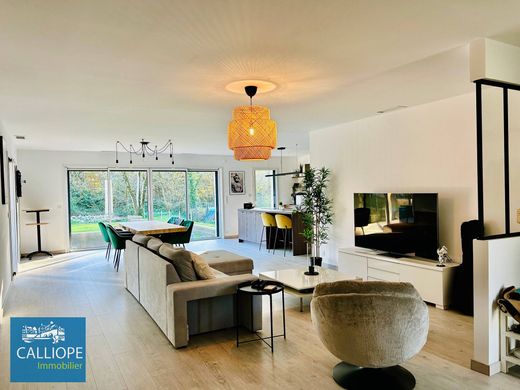 Luxury home in Ludon-Médoc, Gironde