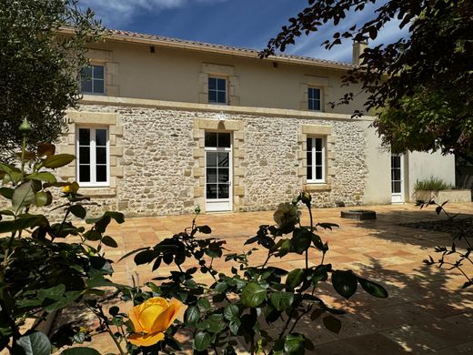 Luxury home in Marmande, Lot-et-Garonne