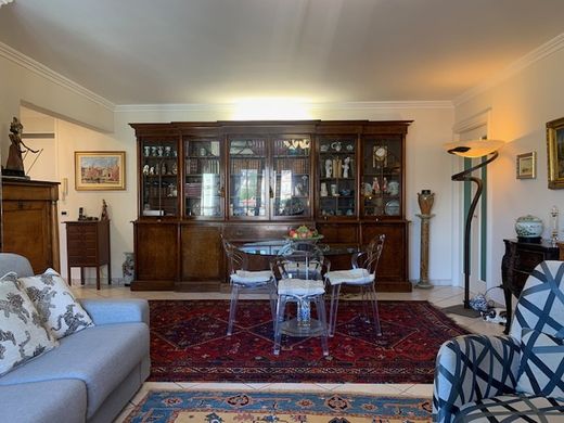 Apartment / Etagenwohnung in Menton, Alpes-Maritimes