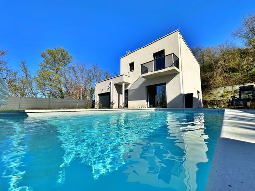 Luxus-Haus in L'Isle-d'Abeau, Isère