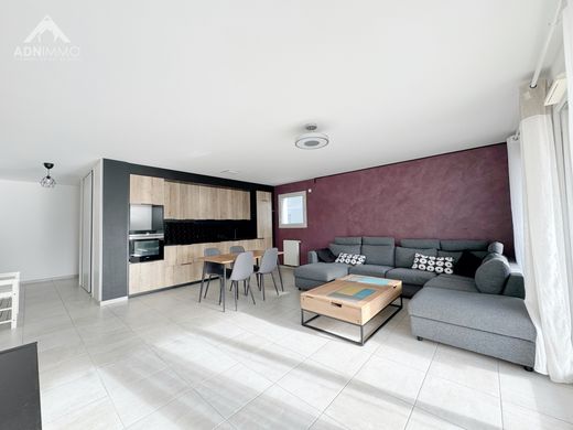 Apartment in Saint-Genis-Pouilly, Ain