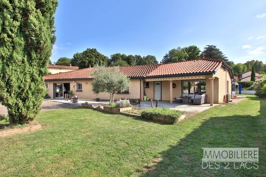 Luxus-Haus in Massieux, Ain