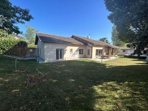 Luxe woning in Toussieu, Rhône