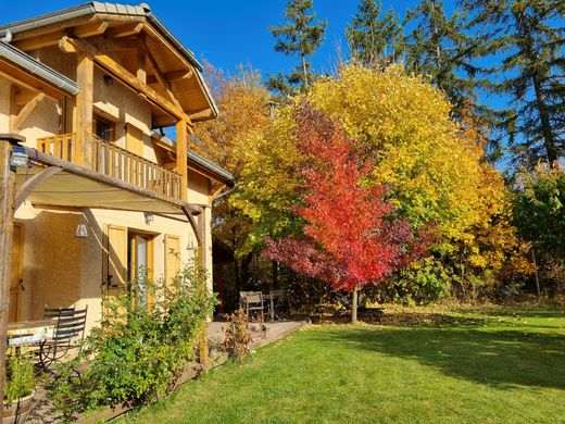 Luxus-Haus in Barcelonnette, Alpes-de-Haute-Provence