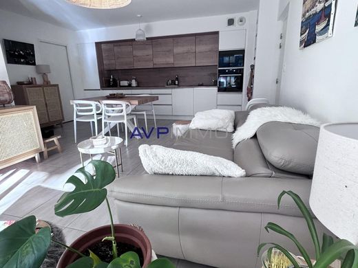Apartment / Etagenwohnung in Saint-Cyr-sur-Mer, Var