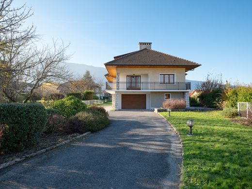 Casa di lusso a Saint-Jorioz, Alta Savoia