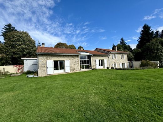 Luxe woning in Saint-Genest-Malifaux, Loire