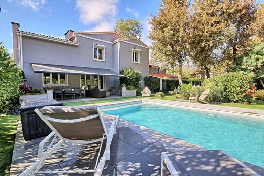 Luxus-Haus in Cestas, Gironde