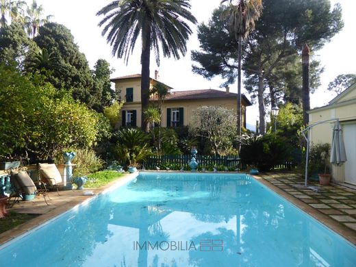 Luxe woning in Roquebrune-Cap-Martin, Alpes-Maritimes