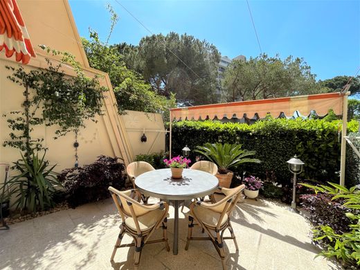 아파트 / Mandelieu-la-Napoule, Alpes-Maritimes