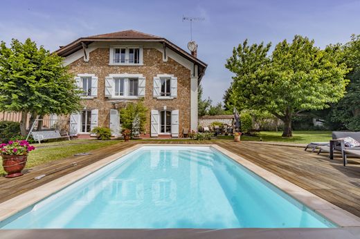 빌라 / Neauphle-le-Château, Yvelines