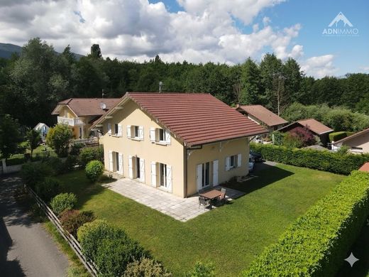 Maison de luxe à Saint-Genis-Pouilly, Ain