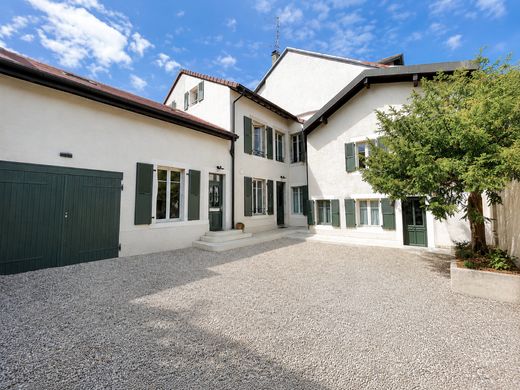 Luxury home in Divonne-les-Bains, Ain
