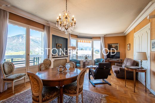 Apartment / Etagenwohnung in Annecy, Haute-Savoie