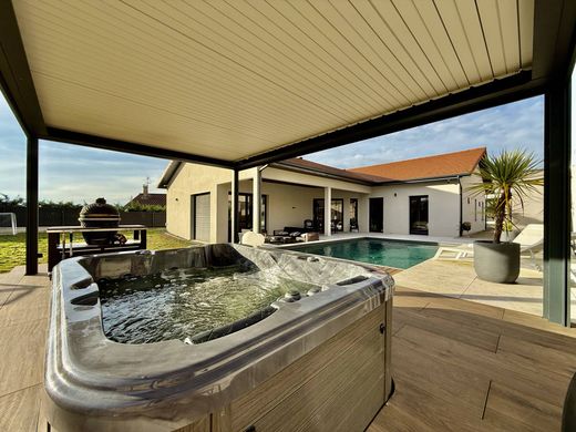 Luxus-Haus in Saint-Chef, Isère