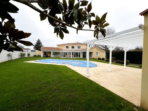 Luxury home in Cherves-Richemont, Charente
