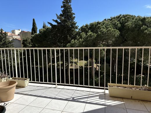 Apartment / Etagenwohnung in Toulon, Var