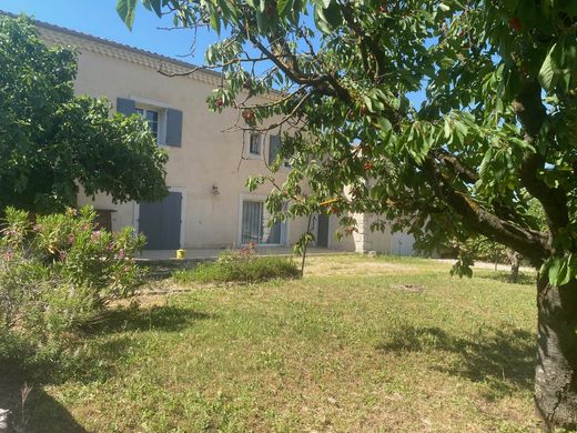 Villa in Pernes-les-Fontaines, Vaucluse