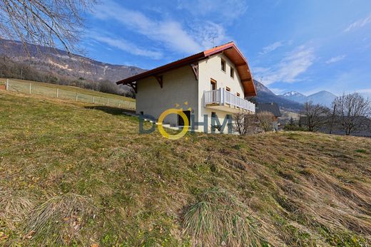 Maison de luxe à Thoiry, Savoie