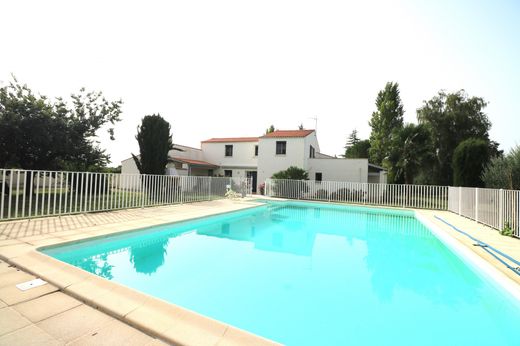 Casa de lujo en Saintes, Charenta Marítima