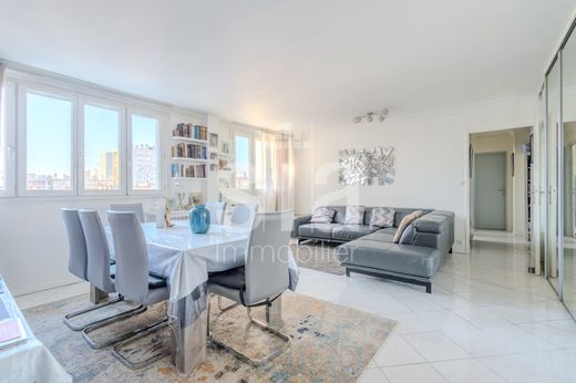 Apartment / Etagenwohnung in Montreuil-sous-Bois, Seine-Saint-Denis