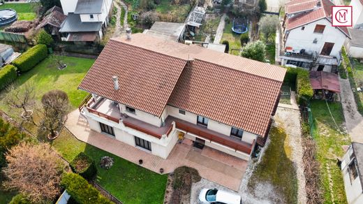 Saint-Martin-d'Hères, Isèreの高級住宅