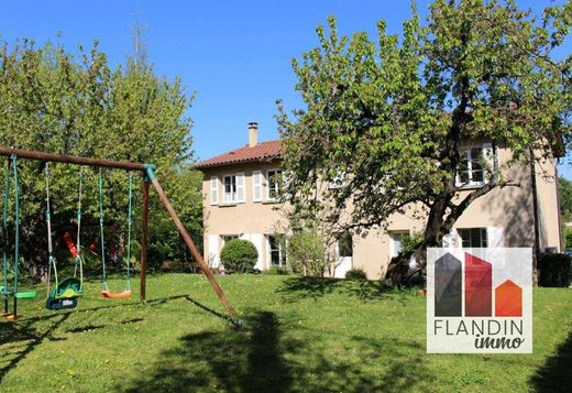 Luxe woning in Charly, Rhône